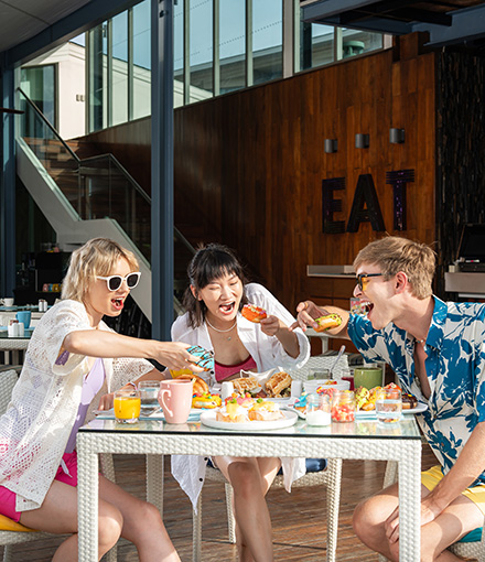 ห้องอาหารอีท (EAT) ห้องอาหารอีท (EAT)